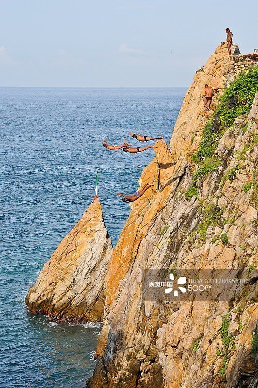 阿卡普尔科悬崖跳水图片素材