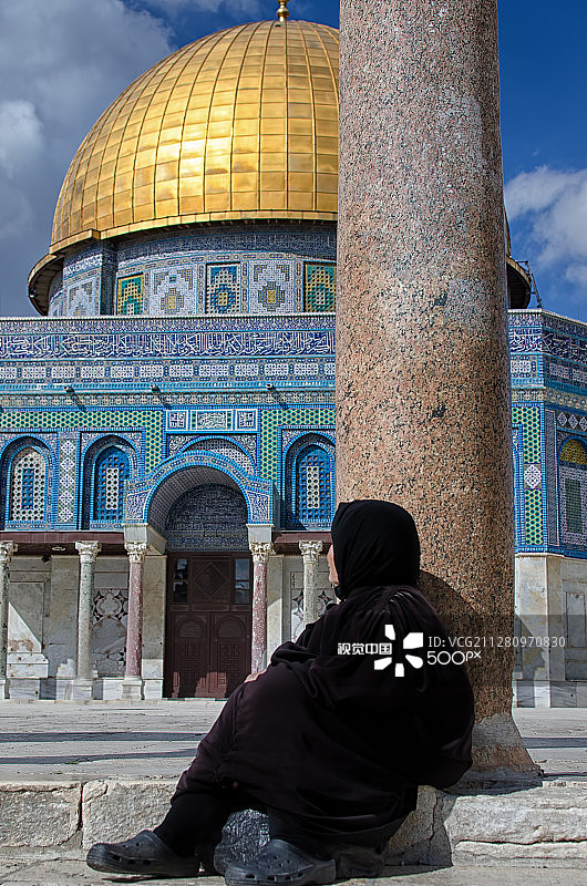 圣殿山上的洞洞鞋图片素材