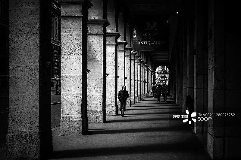 里沃利街的柱子与阴影图片素材