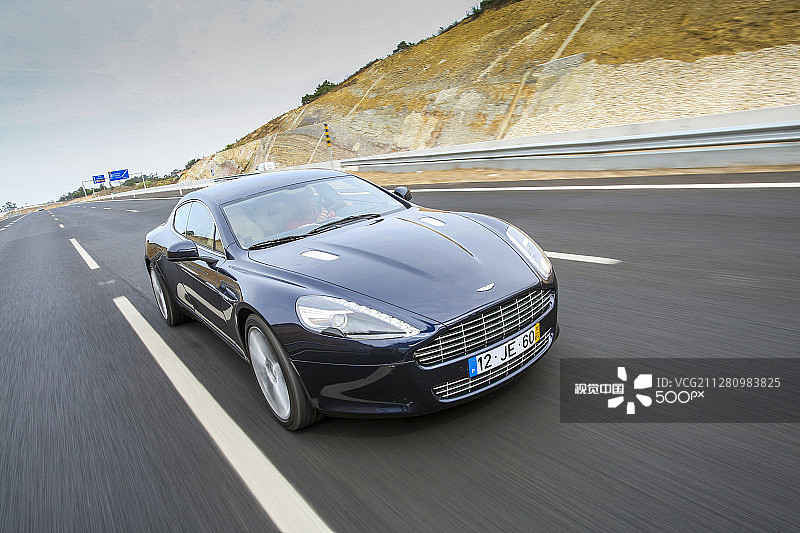 阿斯顿·马丁rapi图片素材