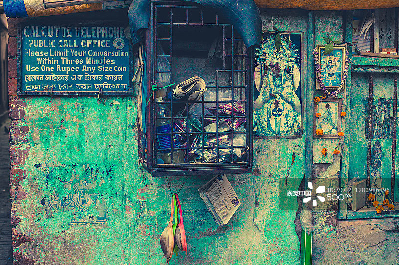 废弃的电话亭图片素材