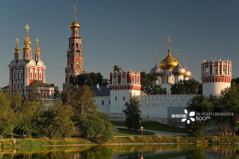 俄罗斯莫斯科：新圣女修道院日落美景图片素材