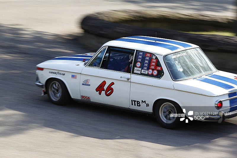 2002年进入发夹弯图片素材