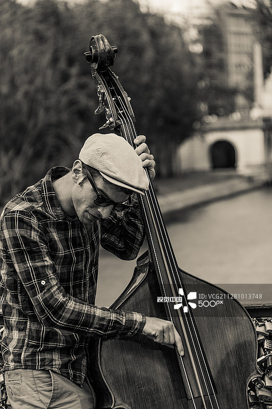 街头艺术家图片素材