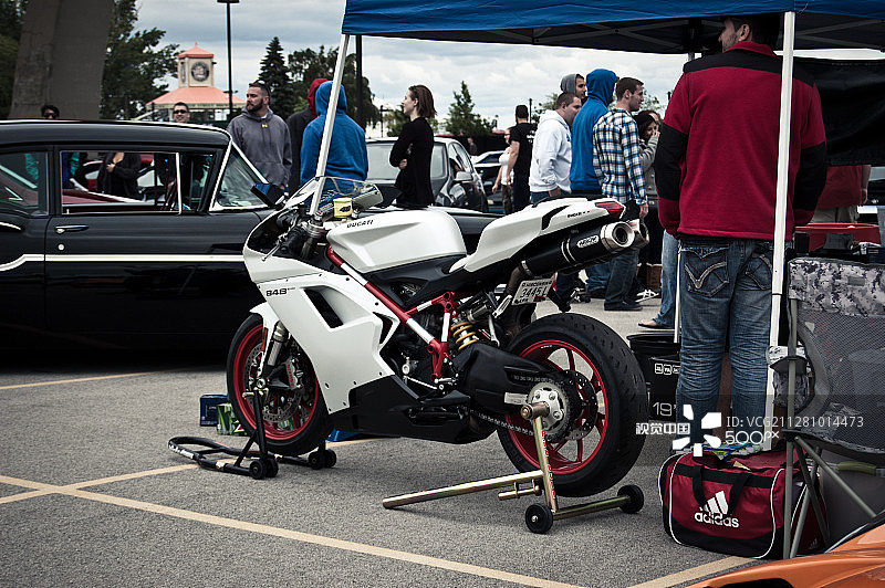 杜卡迪街头霸王848摩托车图片素材