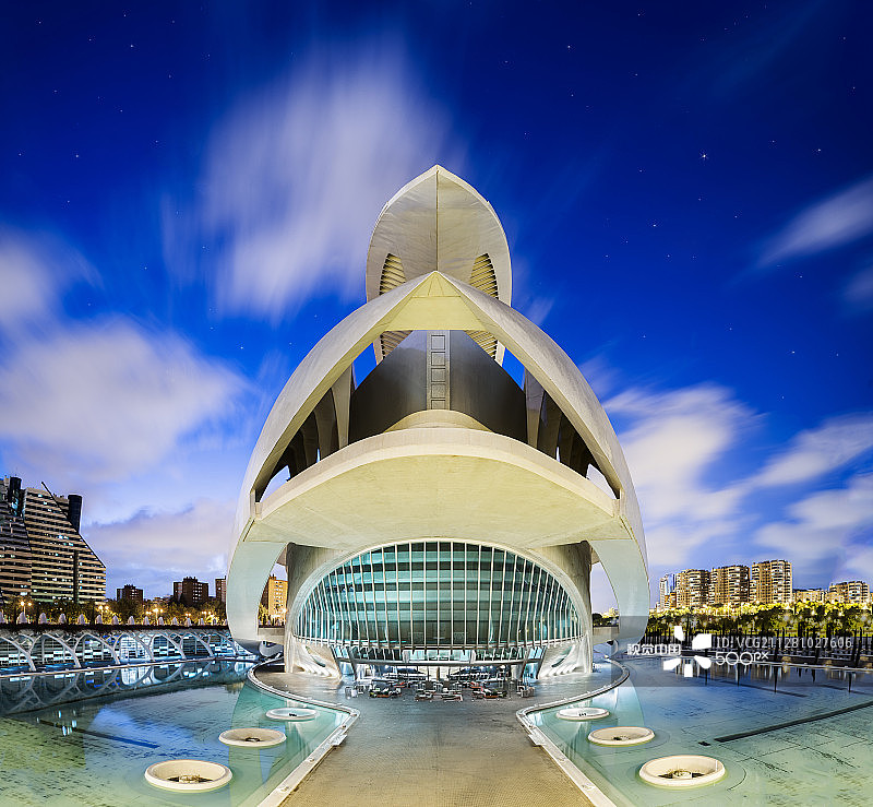 瓦伦西亚歌剧院的星夜图片素材
