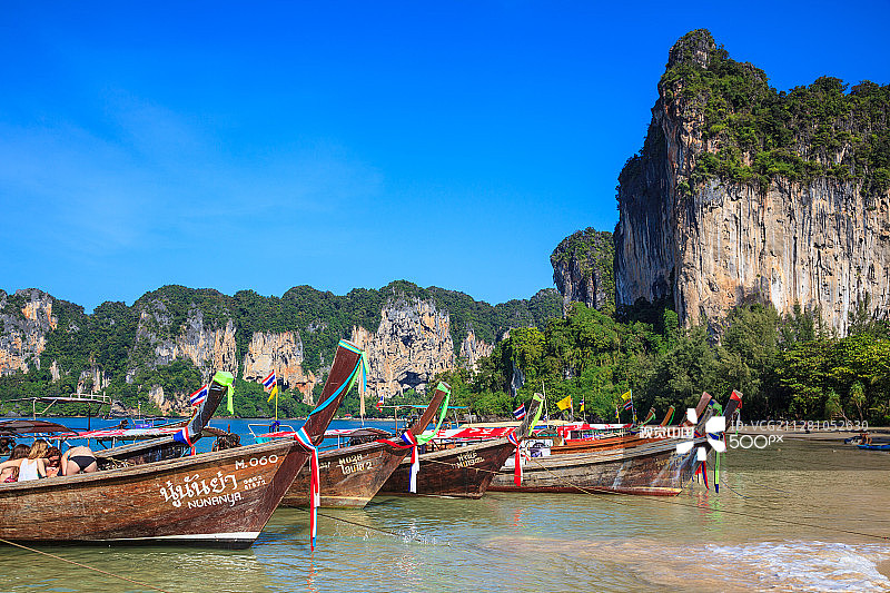 莱利海滩的长尾船图片素材