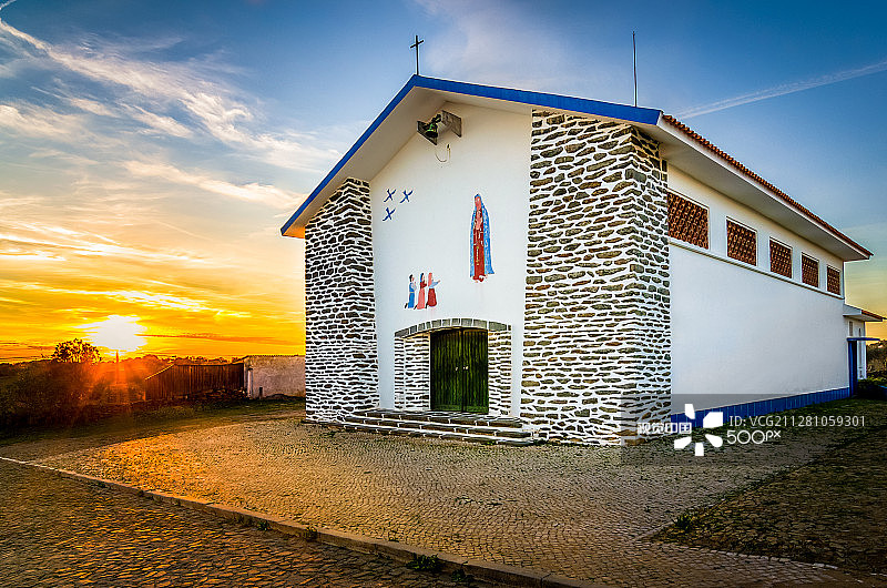日落时分的教堂图片素材