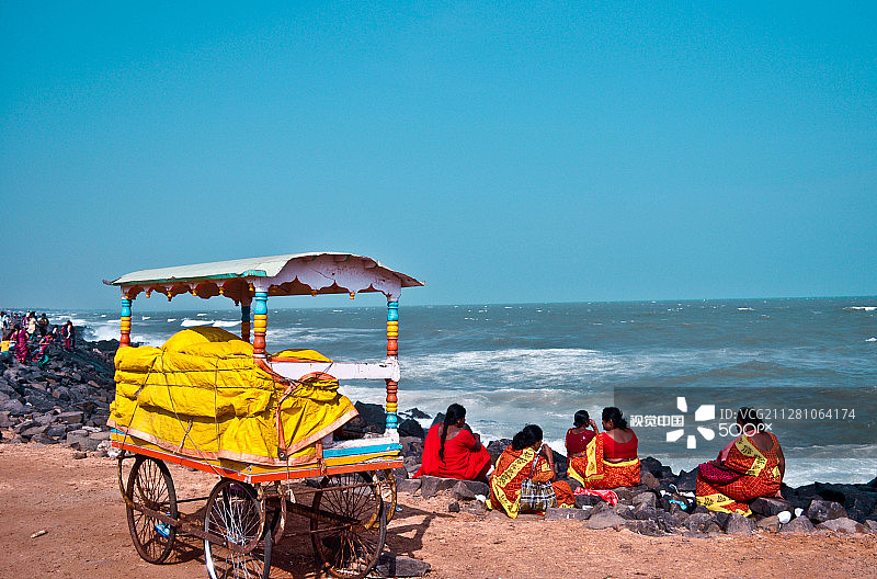 阳光、沙滩和纱丽图片素材