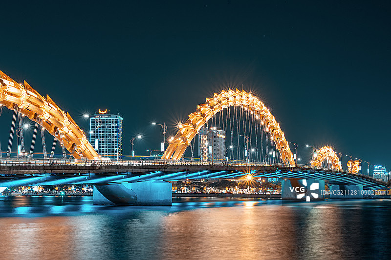 越南岘港龙桥夜色图片素材
