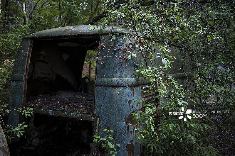 损毁的大众汽车图片素材