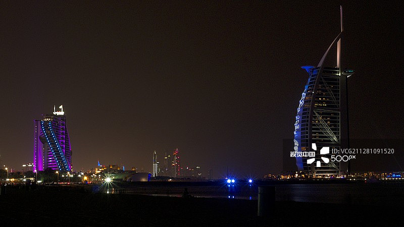 从朱美拉海滩拍摄的迪拜帆船酒店图片素材