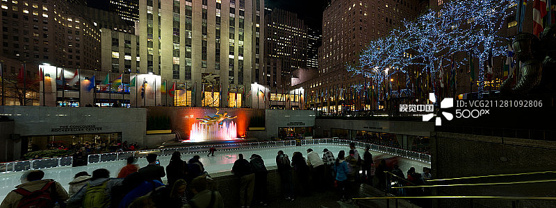 纽约洛克菲勒中心滑冰场图片素材