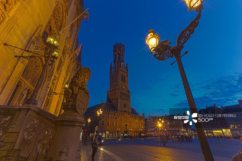 布鲁日主广场与钟楼图片素材