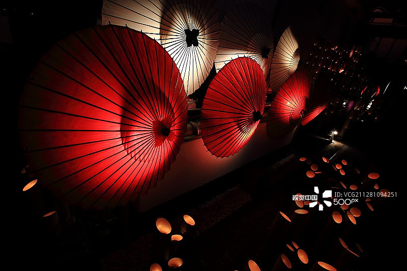 点亮雨伞图片素材