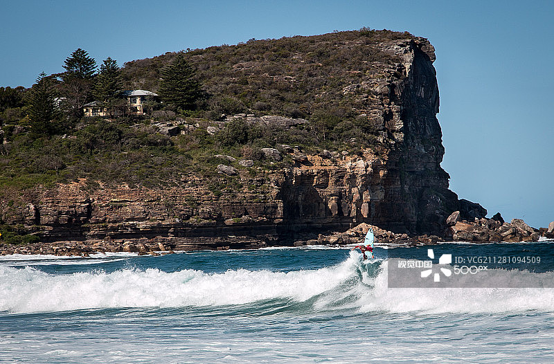 阿瓦隆海滩的冲浪者图片素材