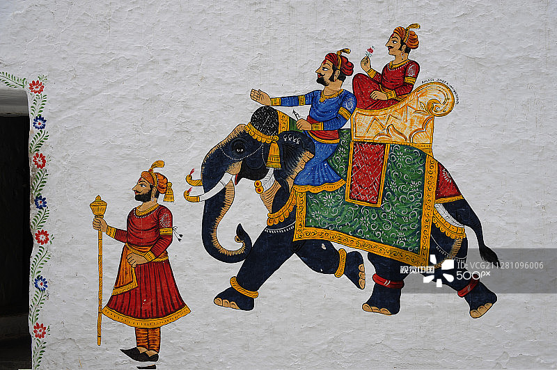 印度乌代布尔的大象彩绘墙图片素材