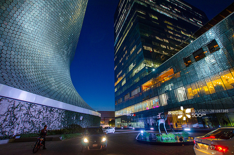 夜晚的索玛雅博物馆图片素材