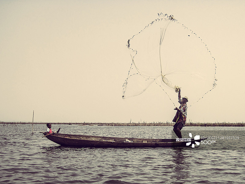 贝宁甘维的渔夫图片素材