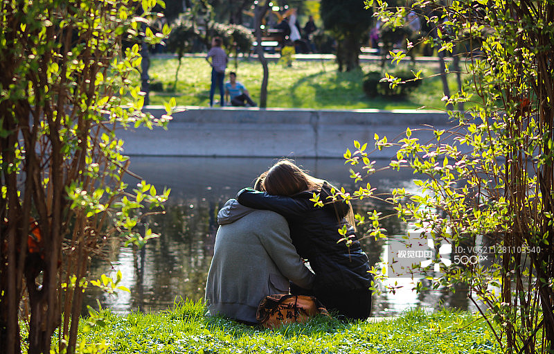 街头温情图片素材