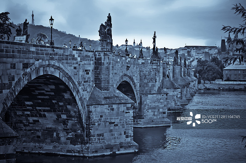 布拉格伏尔塔瓦河和查理大桥图片素材