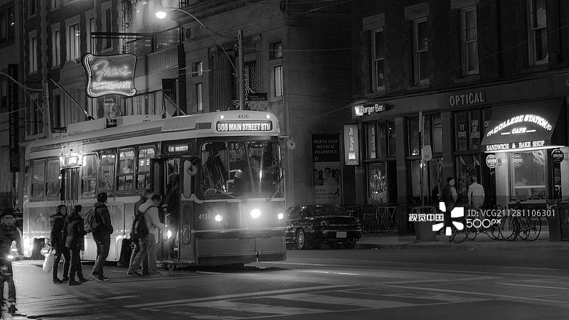 加拿大安大略省多伦多市央街和学院街图片素材