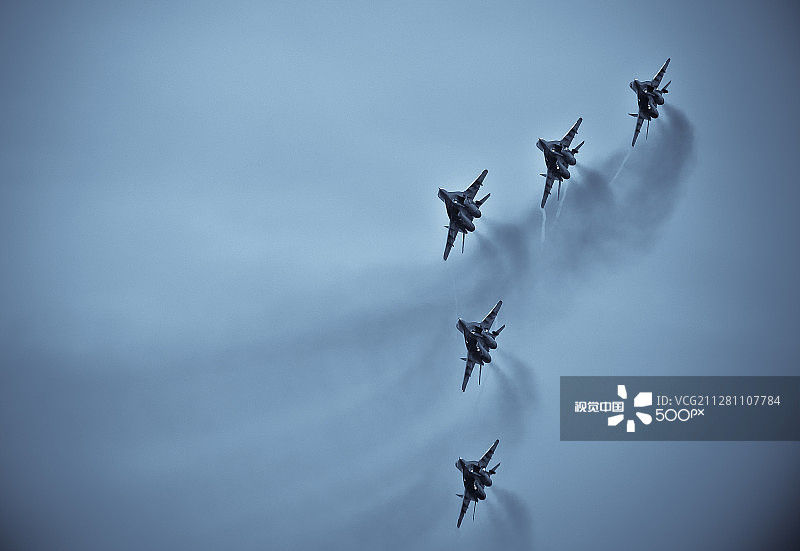 飞机特技飞行表演图片素材