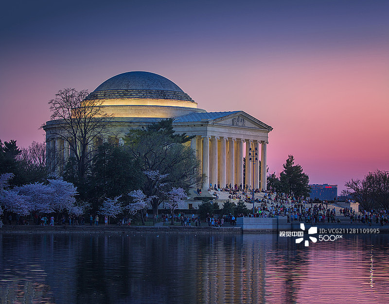 日落时分的杰斐逊纪念堂图片素材