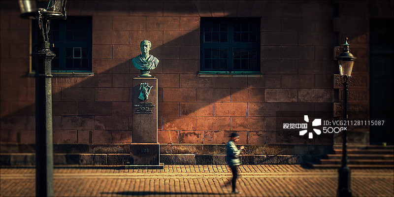 半身像的沉默图片素材