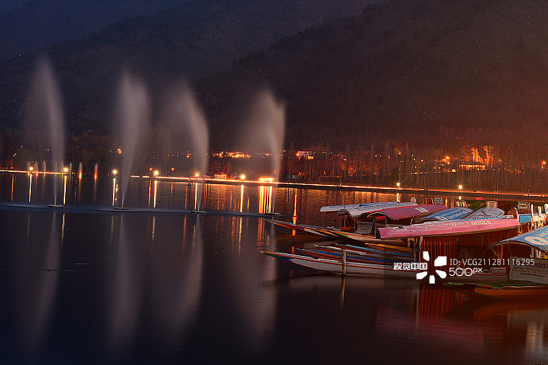 斯利那加达尔湖夜景图片素材