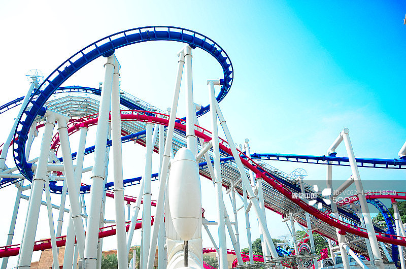 新加坡环球影城的银河系和人类过山车图片素材