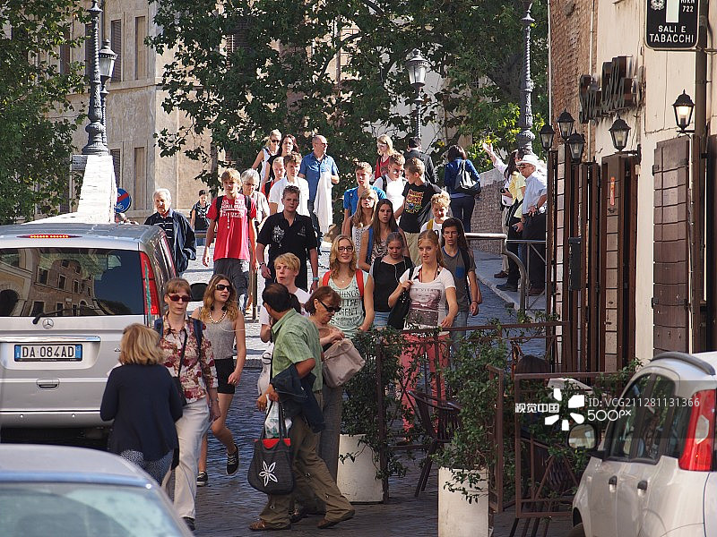 台伯河岛上的游客图片素材