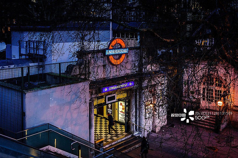 伦敦地铁站清晨图片素材