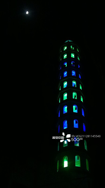 耸立的尖塔图片素材