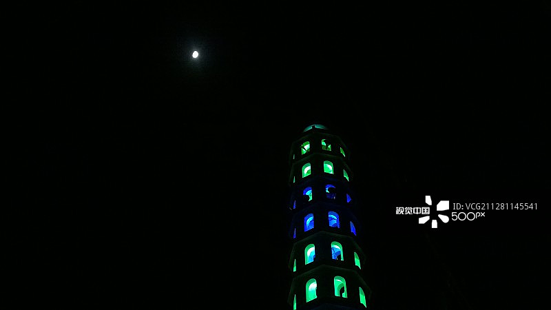 月亮和小尖塔图片素材