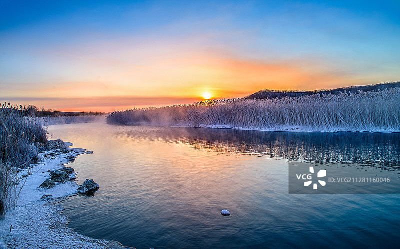 镜泊湖日出（黑龙江省牡丹江市镜泊湖）图片素材