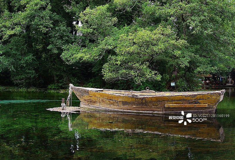 奥赫里德湖，孤独的船图片素材