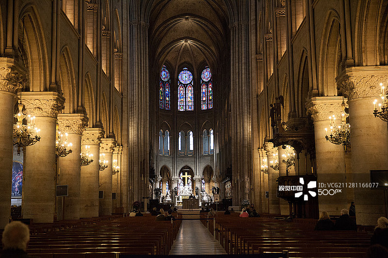 法国巴黎圣母院的中殿和后殿图片素材