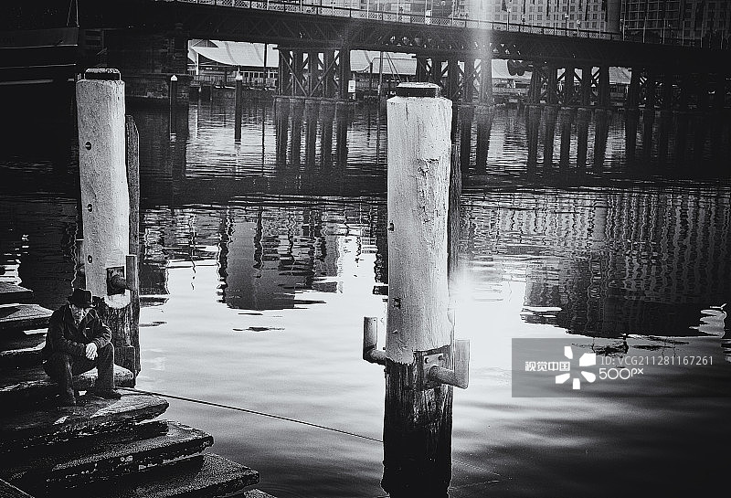 城市钓鱼图片素材