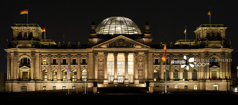 夜晚的德国国会大厦图片素材