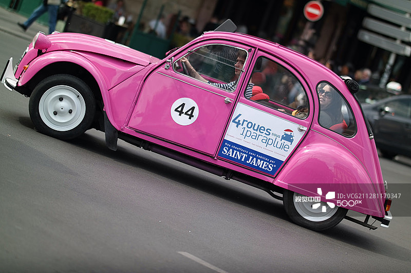 在巴黎拍摄的大众甲壳虫汽车图片素材