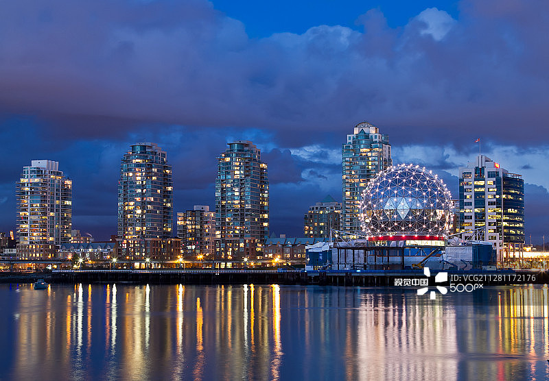 暮光下的科学世界图片素材