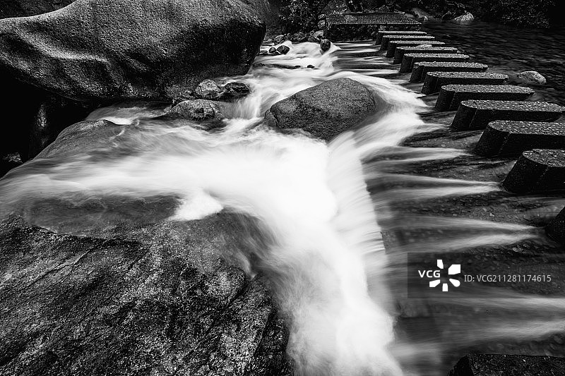 安徽黄山芙蓉谷，溪桥图片素材