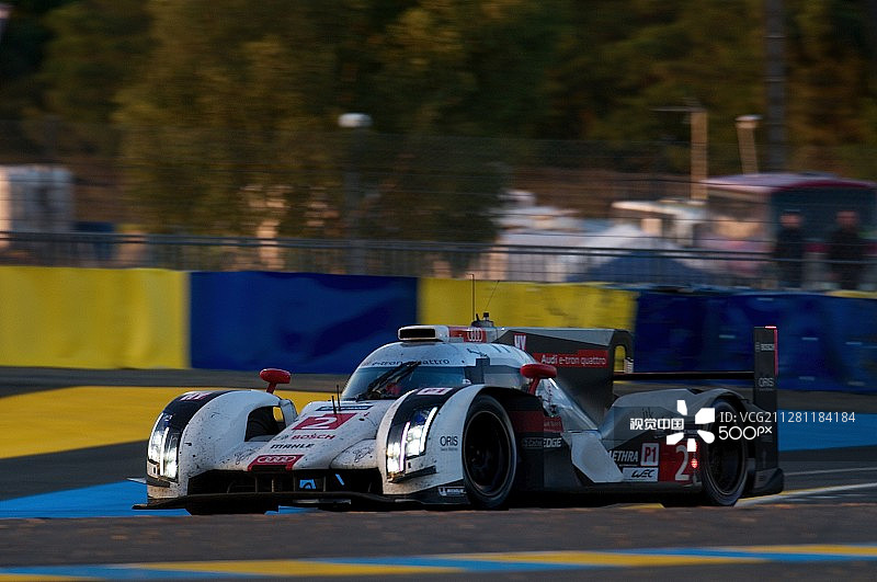 2014年国际汽联世界耐力锦标赛勒芒24小时耐力赛奥迪Sport Team Joest R18 e-tron quattro LMP1赛车图片素材