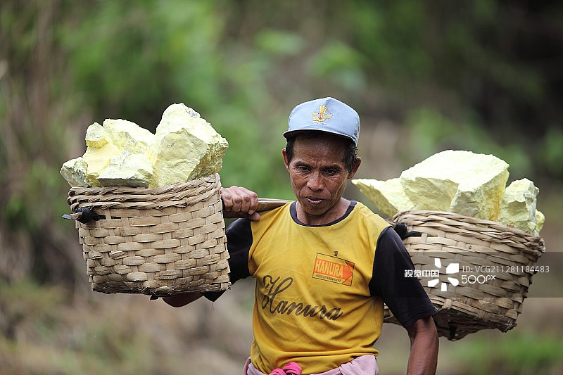 伊真硫磺矿工图片素材