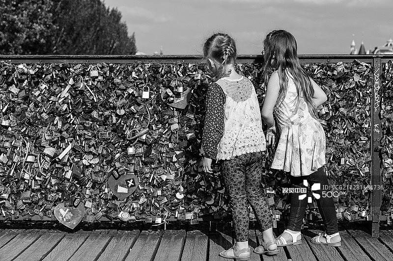 黑白挂锁图片素材