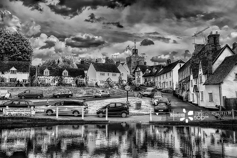 夏日阳光下的芬chingfield图片素材