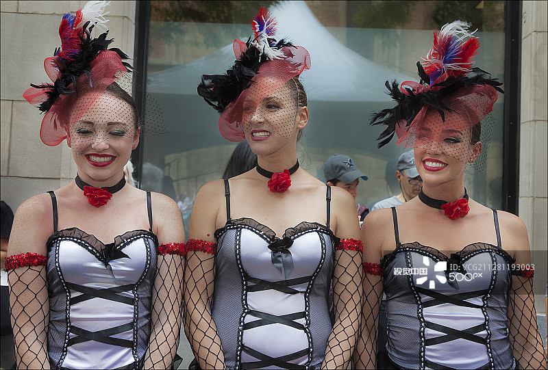 纽约市巴士底日康康舞表演图片素材