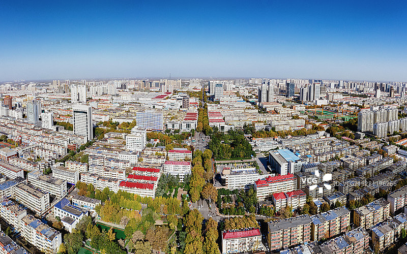 航拍山东济宁共青团路沿线繁华城市全景图片素材