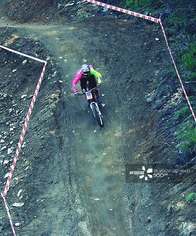 下坡路图片素材